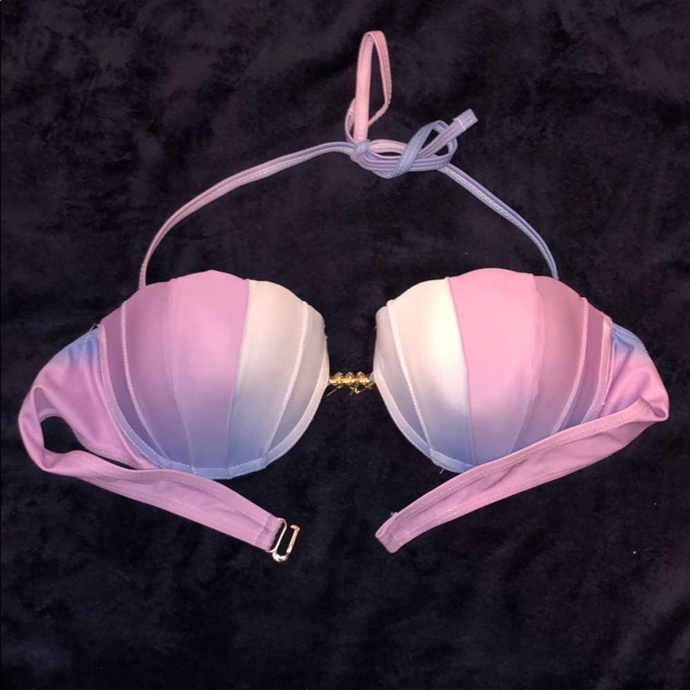 Seashell type bathing suit top and bottom